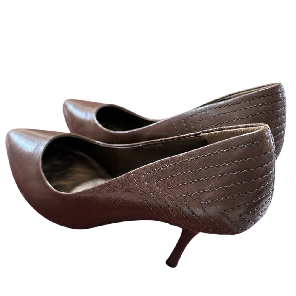 GUESS Ringtone Elegant Brown 2” Heels, Size 7 - Picture 2 of 10